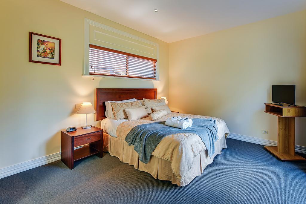 Waverley House Cottages Lakes Entrance Bagian luar foto