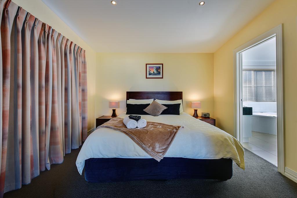 Waverley House Cottages Lakes Entrance Bagian luar foto